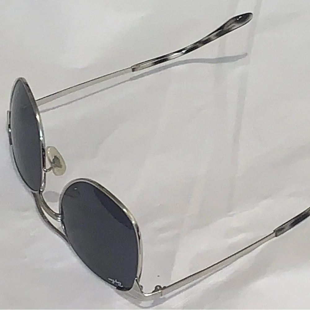 Ray-Ban Classic Metal Frame 
 Sunglasses with Case - Picture 4 of 16